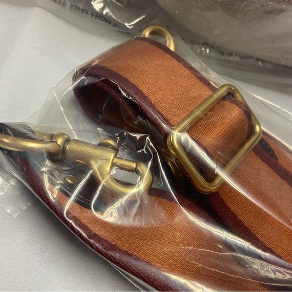 Coach Field Tote With Horse And Carriage Print - Picture 12 of 16